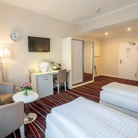 Yors Hotel 3*
