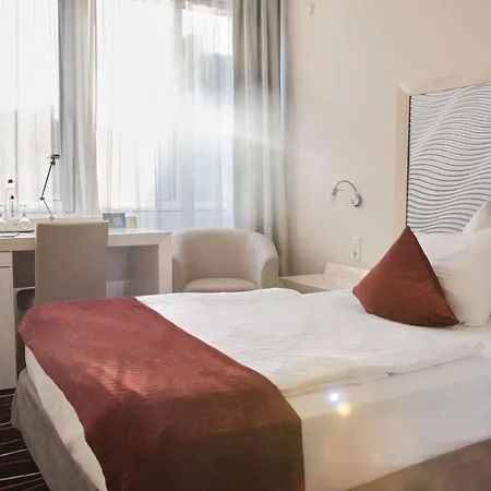 Yors Hotel 3*