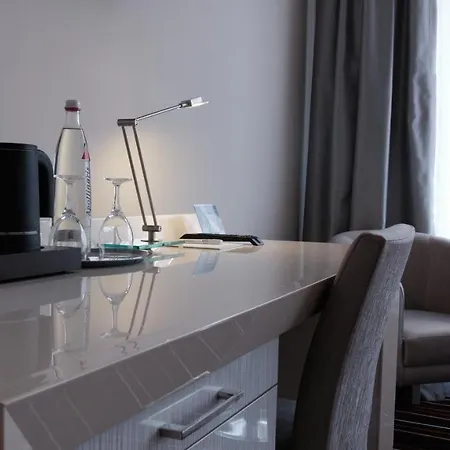 Yors Hotel 3*