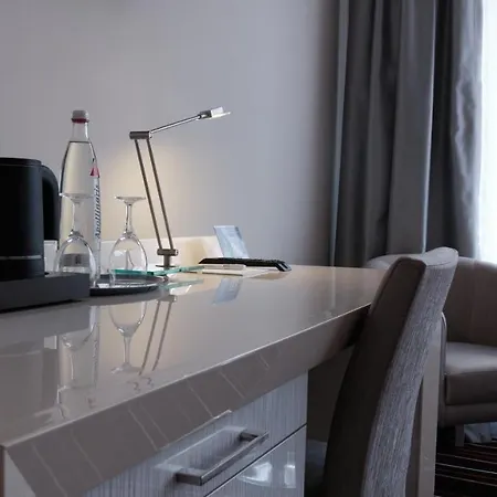 Yors Hotel 3*